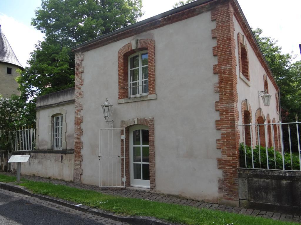 Chateau Mesny Gite Au Fil Des Pages Vic-sur-Seille Eksteriør billede