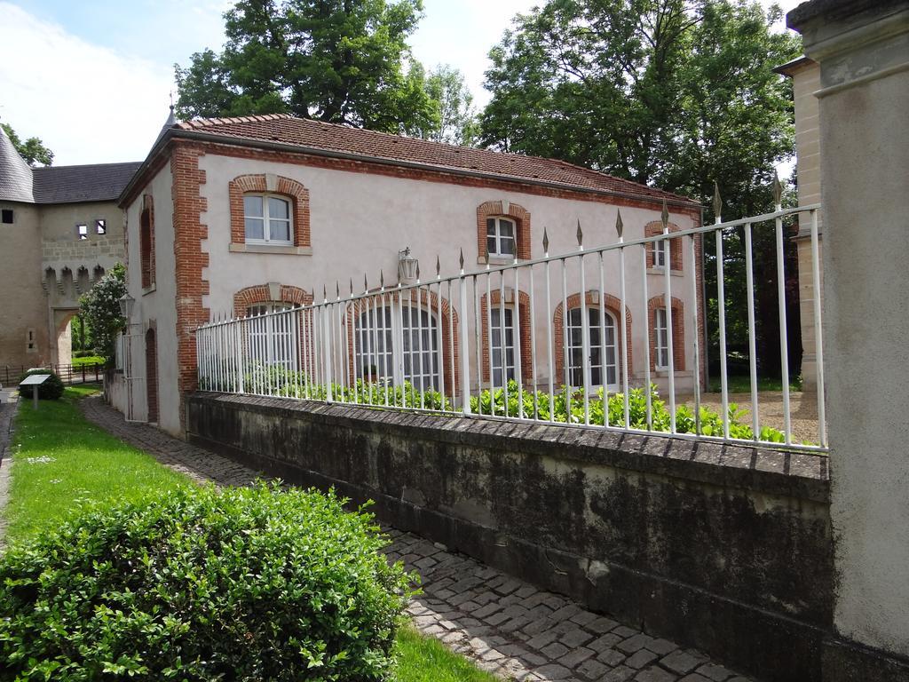 Chateau Mesny Gite Au Fil Des Pages Vic-sur-Seille Eksteriør billede